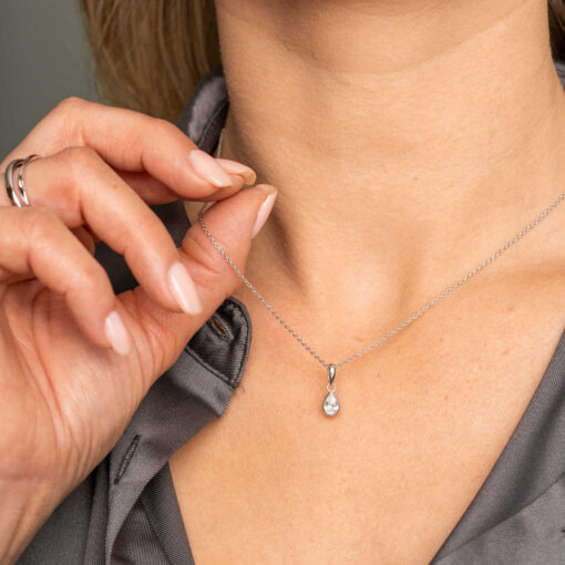 Alternative view of Jewelry in silver with zirconia drop