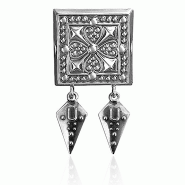 Beltestøl no. 15 with snippet of foliage