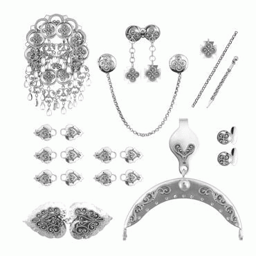 Bunadsilver package Rogaland no. 2.
Heart filigree oxidized