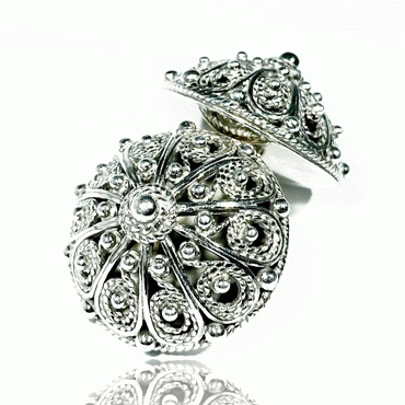 Neck pin No. 17, oxidized with bottom