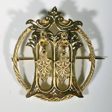 Needle gilded majuscule with pendant